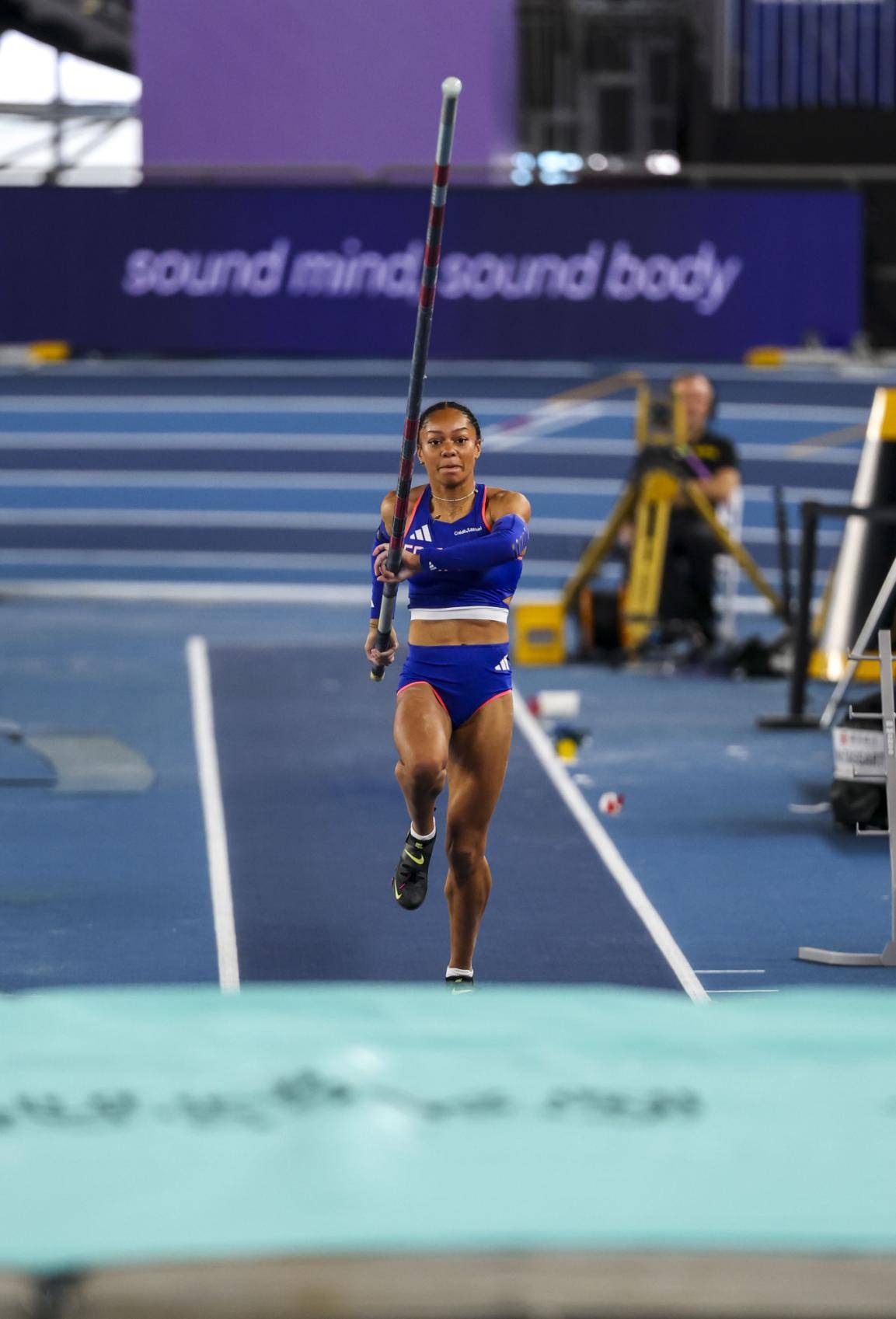 斯洛文尼亚选手斩获田径比赛金牌 斯洛文尼亚选手斩获田径比赛金牌