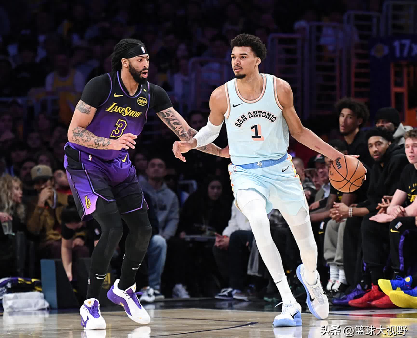 湖人主场大胜马刺,詹姆斯贡献全场最佳分的简单介绍 湖人主场大胜马刺,詹姆斯贡献全场最佳分的简单介绍