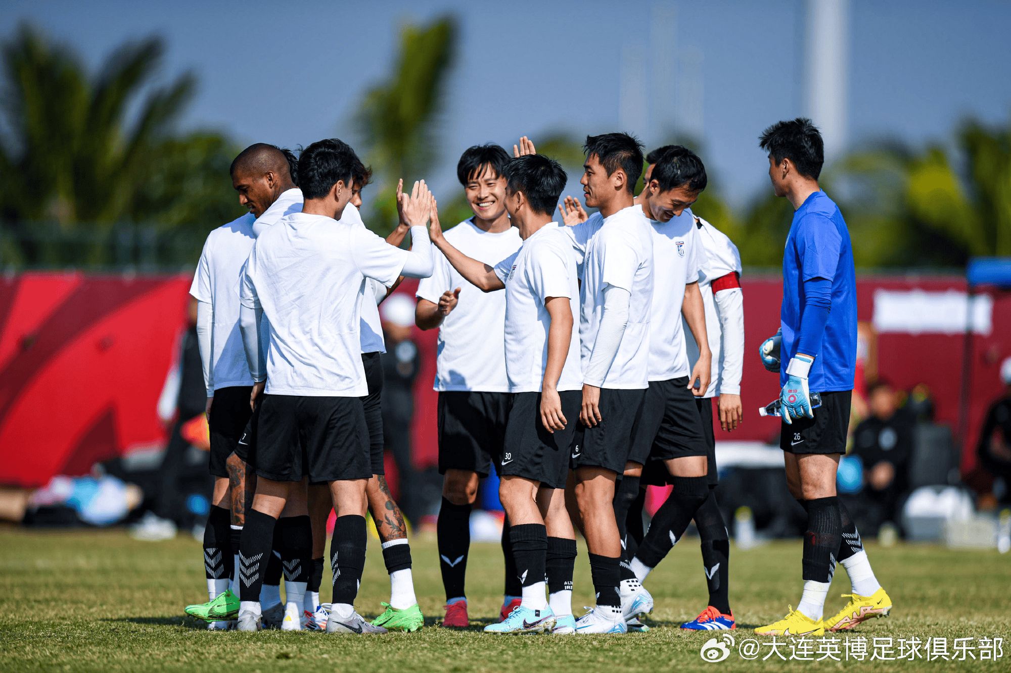 热身赛大获全胜:实力雄厚,无往不胜 热身赛大获全胜:实力雄厚,无往不胜