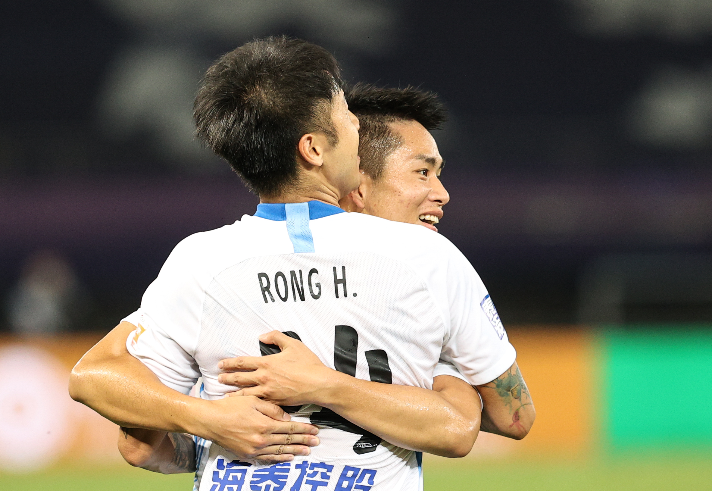 天津泰达主场作战赢球,球迷欢呼雀跃的简单介绍 天津泰达主场作战赢球,球迷欢呼雀跃的简单介绍