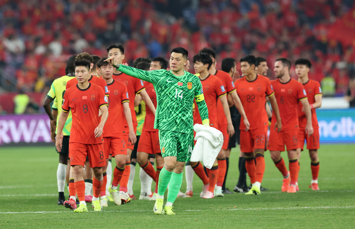 od体育培训-包含国内足球职业赛事精彩一幕：全队奋勇拼搏取胜的词条