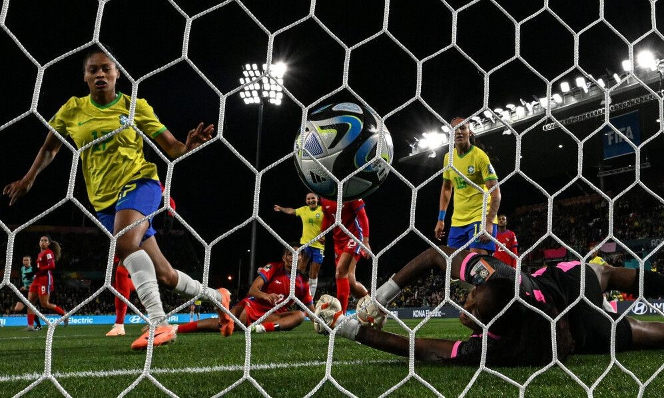 od体育竞技-巴西队在比赛中展现出强大的攻击力