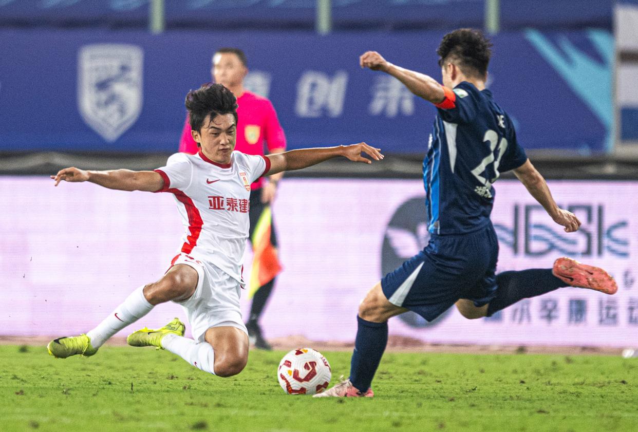 中亚球队晋级成功，力压对手取胜