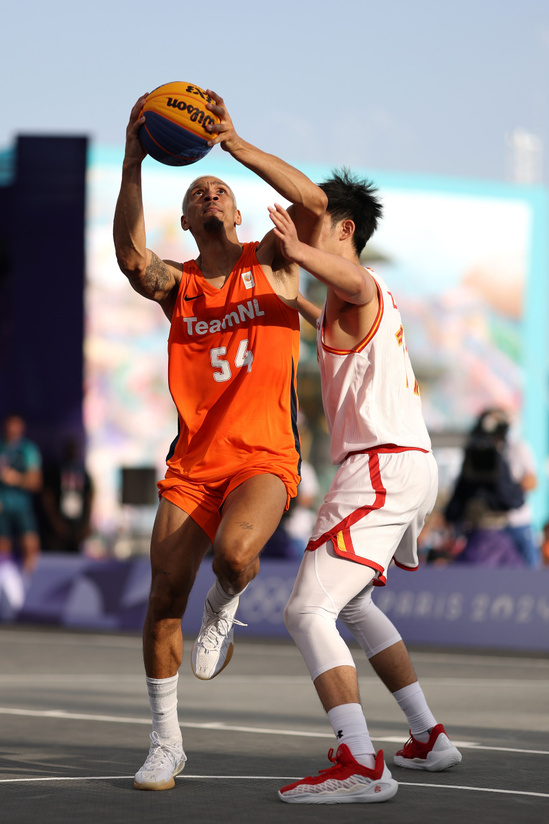 立陶宛队在比赛中遭遇了困难,最终落败 立陶宛队在比赛中遭遇了困难,最终落败