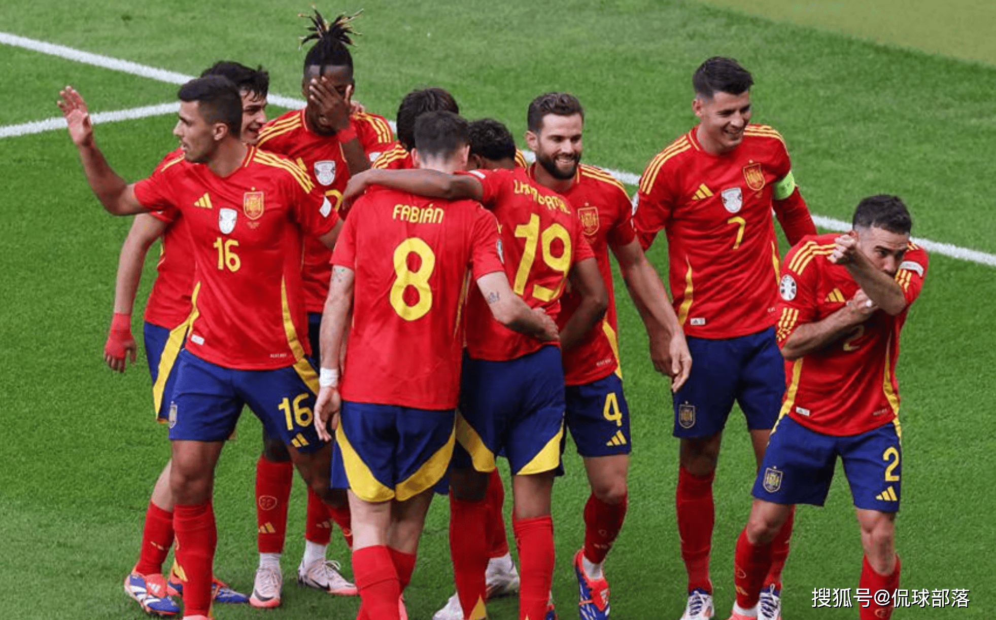 包含意大利主场大胜阿尔巴尼亚，提前出线的词条